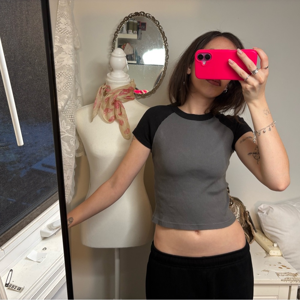 Brandy Melville Ringer Tee - Picture 3 of 5